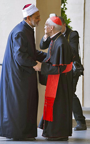 Jesuit Cardinal Jean-Louis Tauran (R) welcomes Ahmad Al-Tayyib (L), the Grand Imam of the Al-Azhar Mosque, for their meeting with Pope Francis at the Vatican, 23 May 2016, Photo: EPA