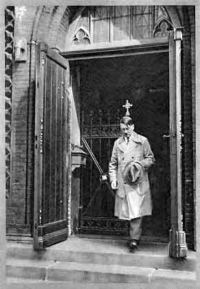 hitler-attend-church