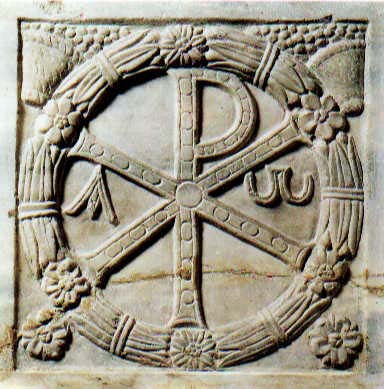 Symbol prvotních křesťanů byl odvozen z počátečních písmen XP řeckého Χριστός (Kristus, latinsky christus, řecky Χριστός — Christós, hebrejsky מַשִׁיחַ — maššíach). Někdy se mu říká také znak Chi-Rho.